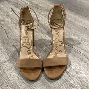 Women’s tan heels